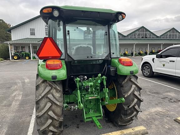 Image of John Deere 5075E equipment image 4