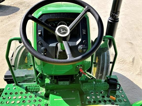 Image of John Deere 5075E equipment image 3