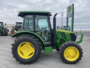 Main image John Deere 5075E 3