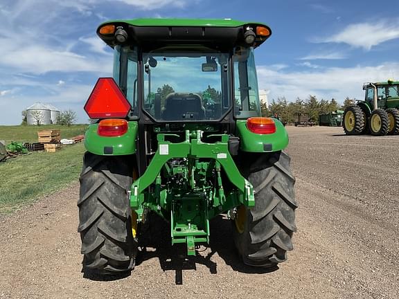 Image of John Deere 5075E equipment image 3
