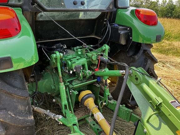 Image of John Deere 5075E equipment image 4