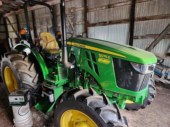 Image of John Deere 5075E equipment image 4