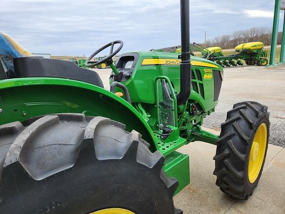 Image of John Deere 5075E equipment image 2