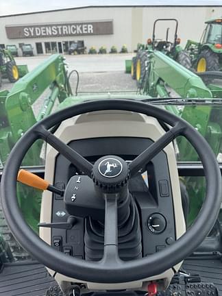 Image of John Deere 5075E equipment image 4