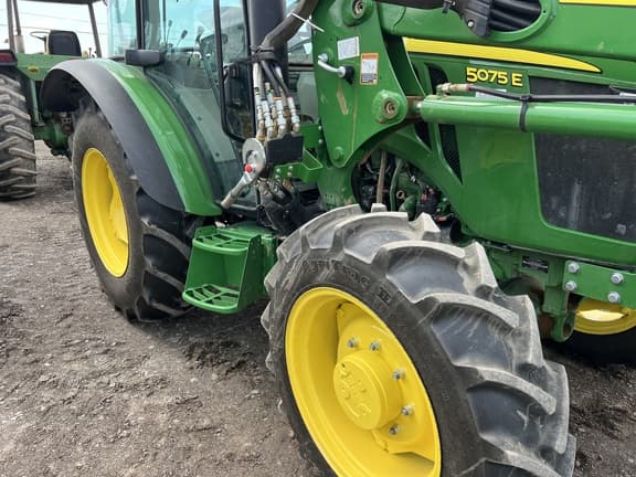 Image of John Deere 5075E equipment image 4