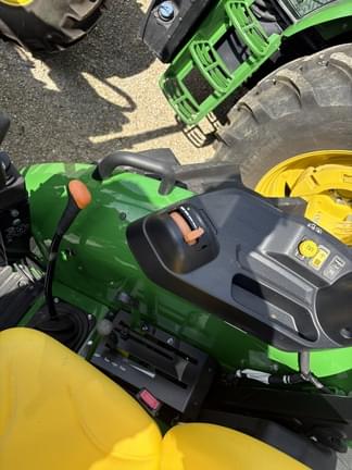Image of John Deere 5075E equipment image 4