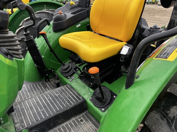Image of John Deere 5075E equipment image 3