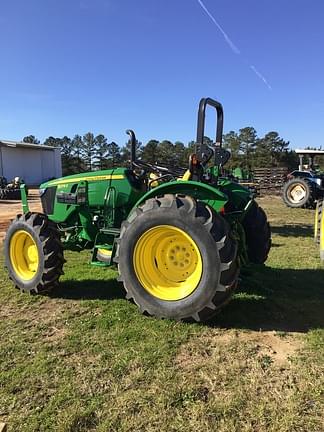 Image of John Deere 5075E equipment image 4