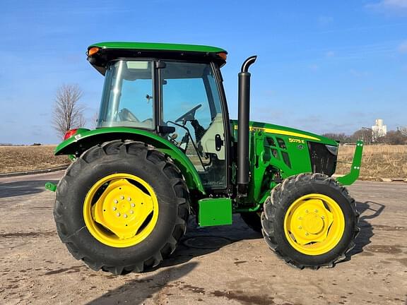 Image of John Deere 5075E equipment image 4