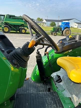 Image of John Deere 5075E equipment image 4