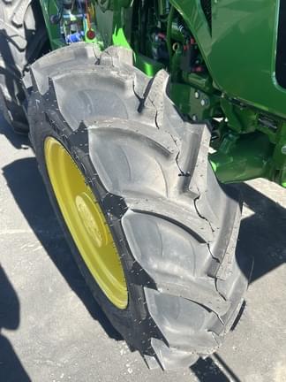Image of John Deere 5075E equipment image 2