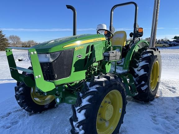 Image of John Deere 5075E equipment image 3