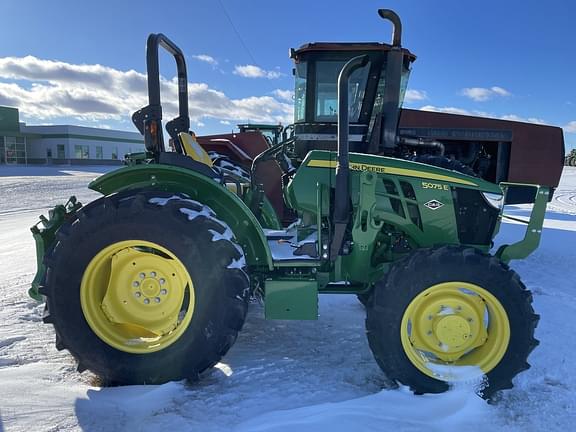 Image of John Deere 5075E equipment image 2