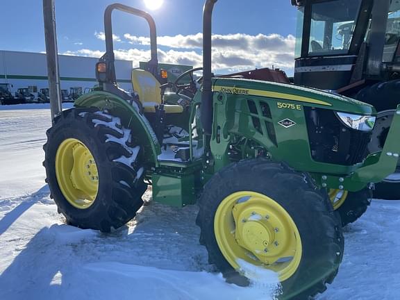 Image of John Deere 5075E equipment image 4