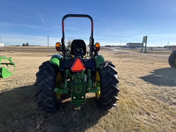 Image of John Deere 5075E equipment image 4