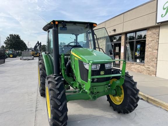 Image of John Deere 5075E equipment image 3