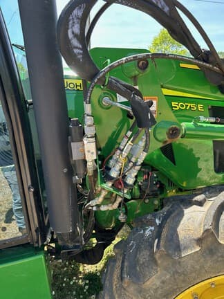Image of John Deere 5075E equipment image 4