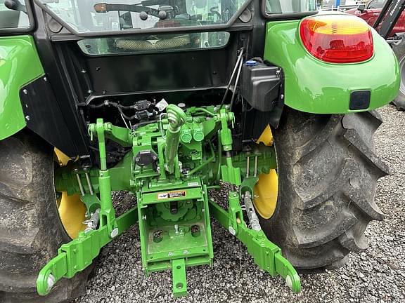 Image of John Deere 5075E equipment image 4