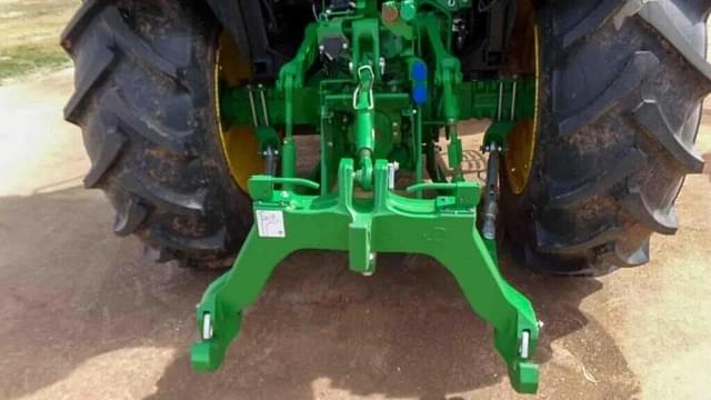 Image of John Deere 5075E equipment image 4
