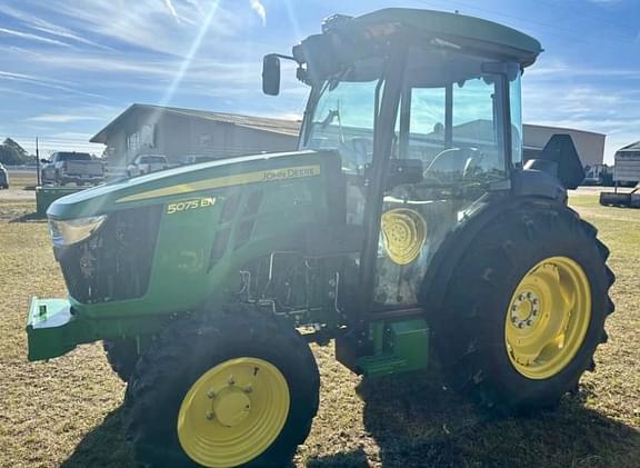 Image of John Deere 5075EN equipment image 2