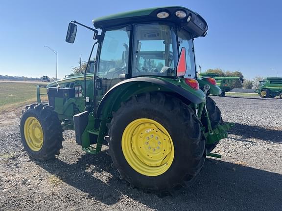 Image of John Deere 5075M equipment image 3