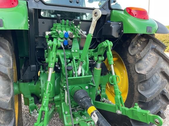 Image of John Deere 5075M equipment image 4