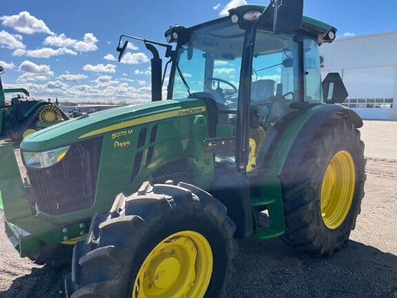 Image of John Deere 5075M equipment image 1