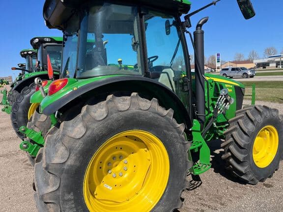 Image of John Deere 5075M equipment image 3