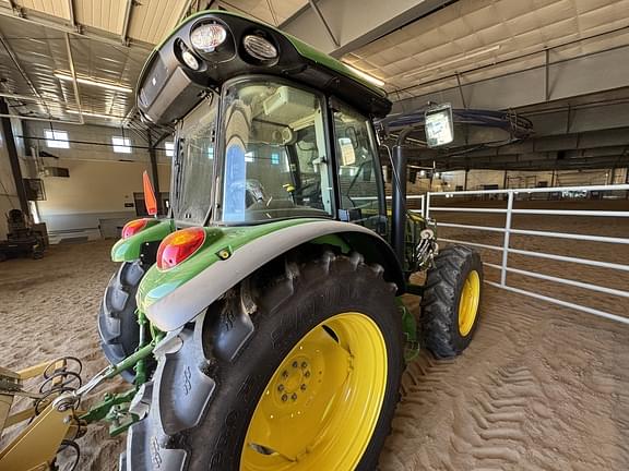 Image of John Deere 5075M equipment image 4