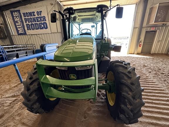 Image of John Deere 5075M equipment image 3