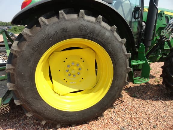 Image of John Deere 5075M equipment image 3