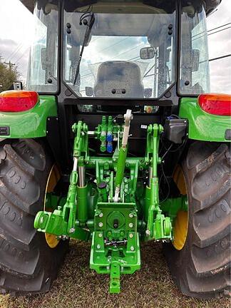 Image of John Deere 5075M equipment image 4