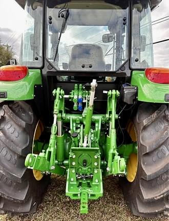 Image of John Deere 5075M equipment image 4