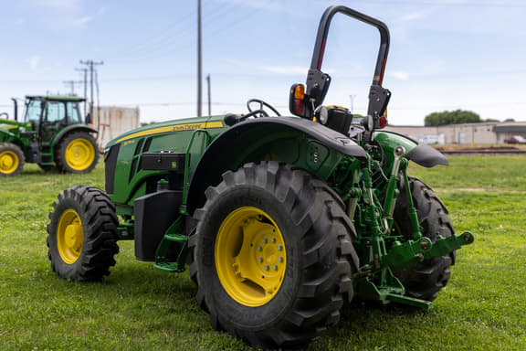 Image of John Deere 5075M equipment image 2