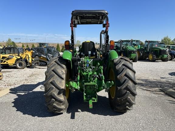 Image of John Deere 5090E equipment image 4