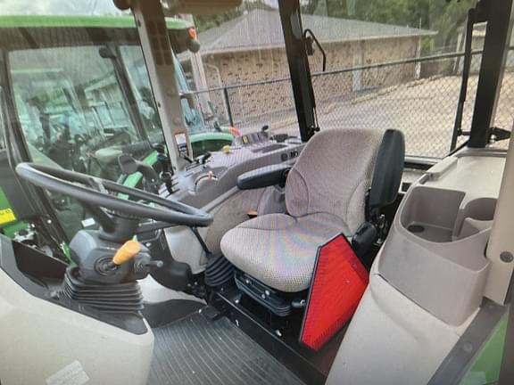 Image of John Deere 5090E equipment image 3