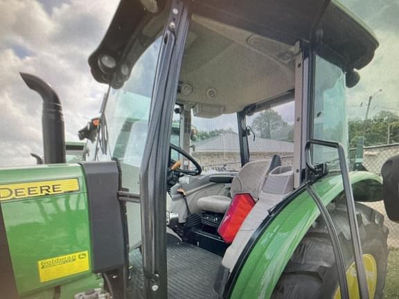 Image of John Deere 5090E equipment image 2