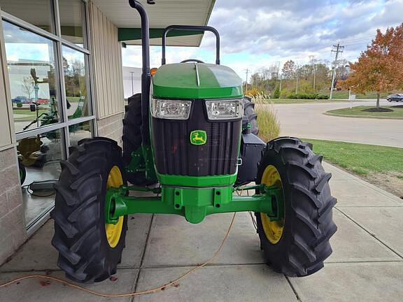 Image of John Deere 5090E equipment image 1