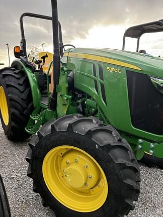 Image of John Deere 5090E equipment image 1