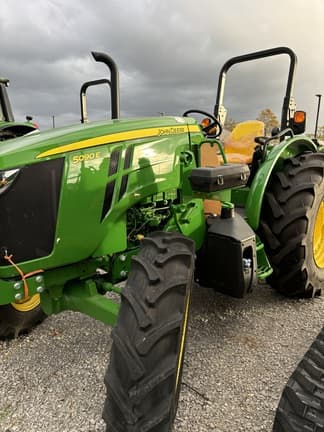 Main image John Deere 5090E