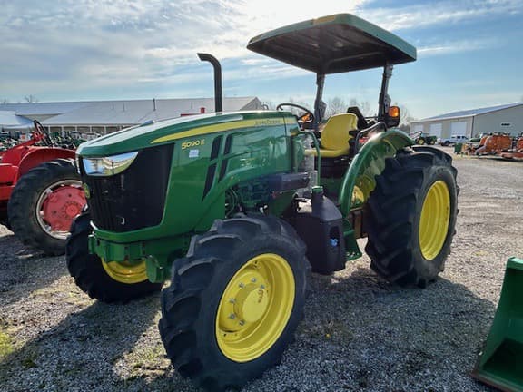 Image of John Deere 5090E equipment image 2