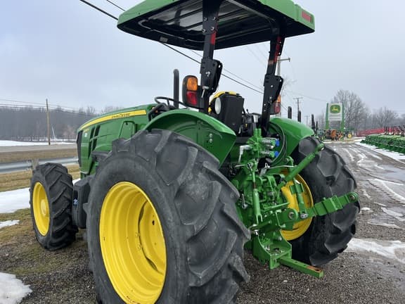 Image of John Deere 5090E equipment image 2