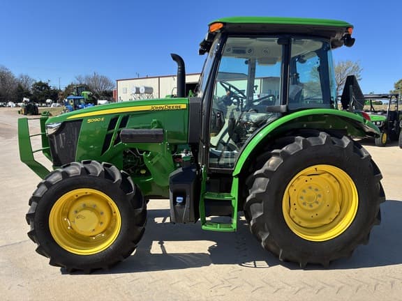 Image of John Deere 5090E equipment image 1