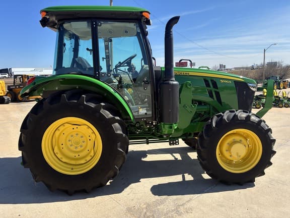 Image of John Deere 5090E equipment image 3