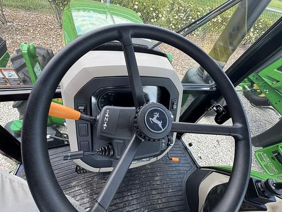 Image of John Deere 5090E equipment image 1