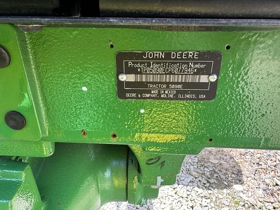 Image of John Deere 5090E equipment image 2