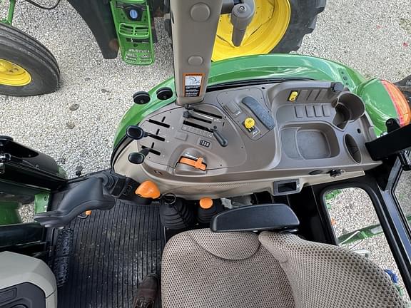 Image of John Deere 5090E equipment image 3