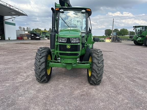 Image of John Deere 5090E equipment image 4