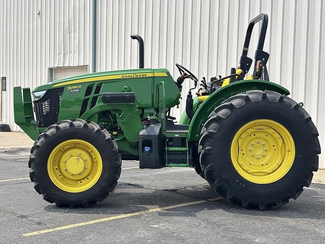Image of John Deere 5090E equipment image 3