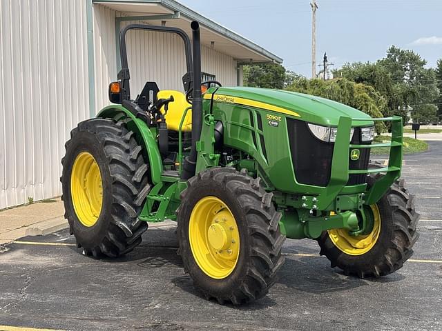 Image of John Deere 5090E equipment image 2